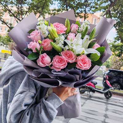 百色11朵戴安娜粉玫瑰百合，与你一起追逐梦想